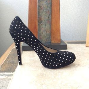 INC velvety black pumps (630)